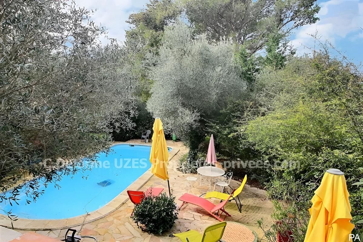 UZES UZES : Viager , 1 tête 85 ans , Villa  8 pièce(s) 211 m2  , dépendance de 150 m2, Piscine , terrain de 1500m2 2