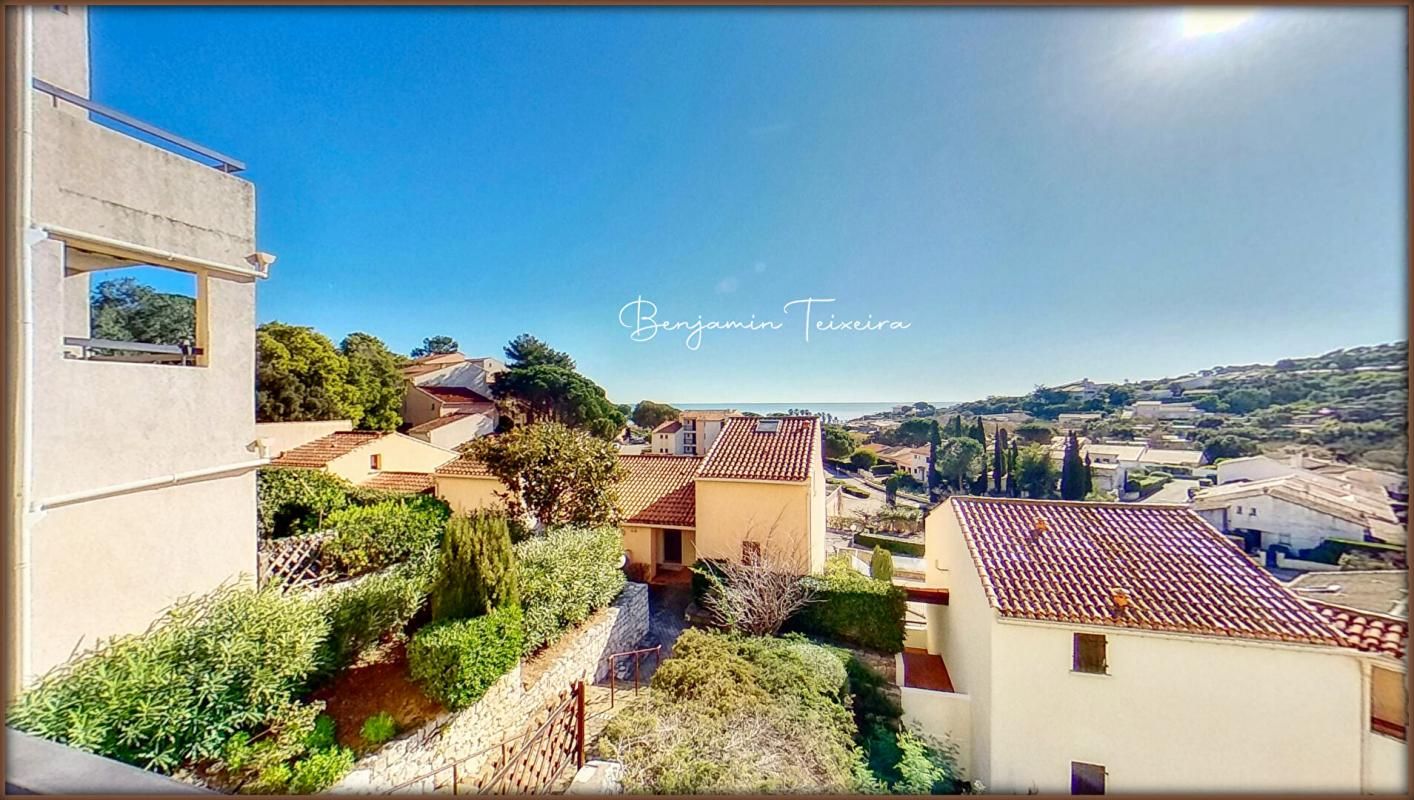 LES ISSAMBRES APPARTEMENT  à vendre VUE MER, 2 pièces (1 chambre) + cabine à LES ISSAMBRES, ROQUEBRUNE SUR ARGENS (83) + Parking privé 2