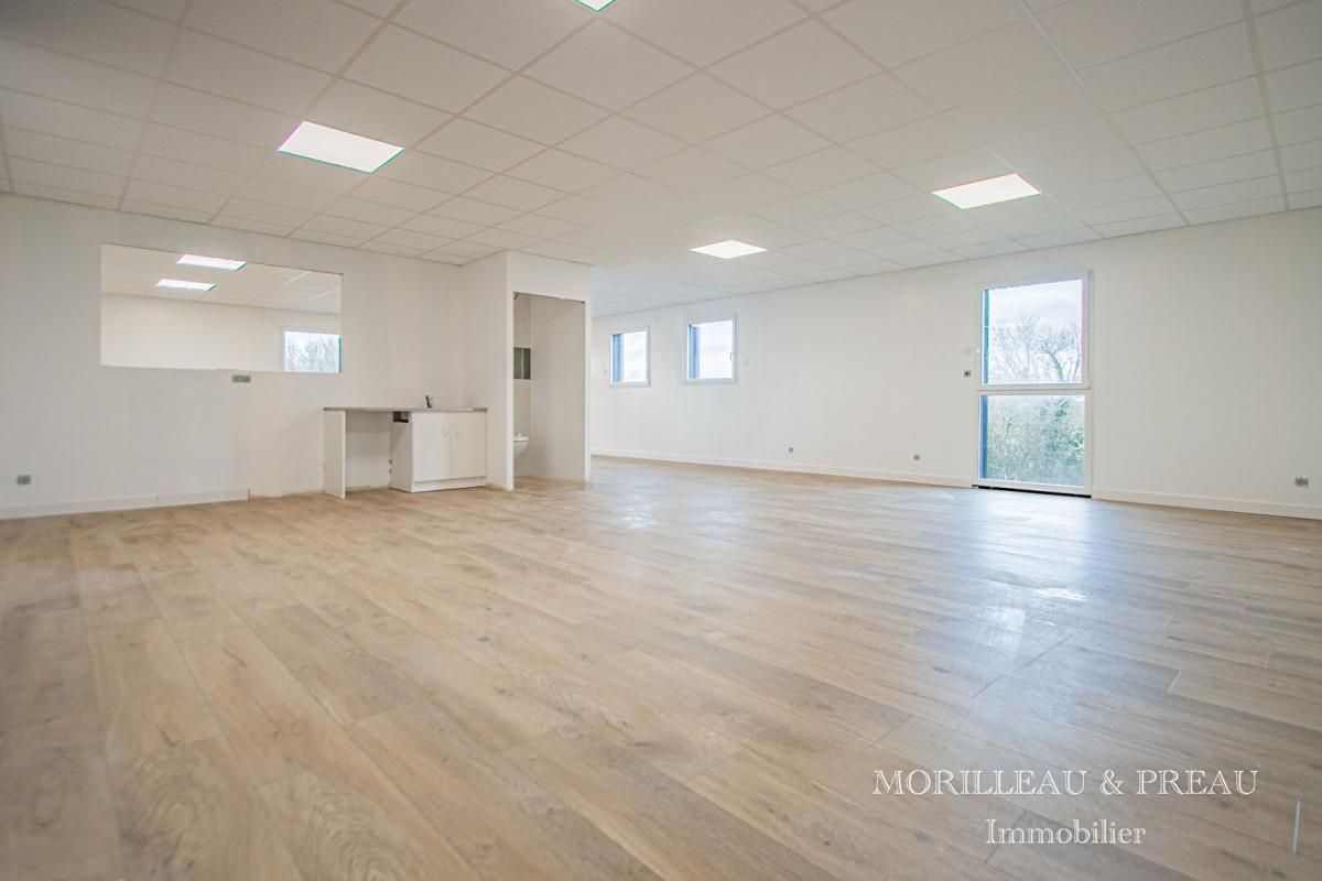 SAINT-MARS-DE-COUTAIS SAINT MARS DE COUTAIS - LOCAL D'ACTIVITES  364 m² 3