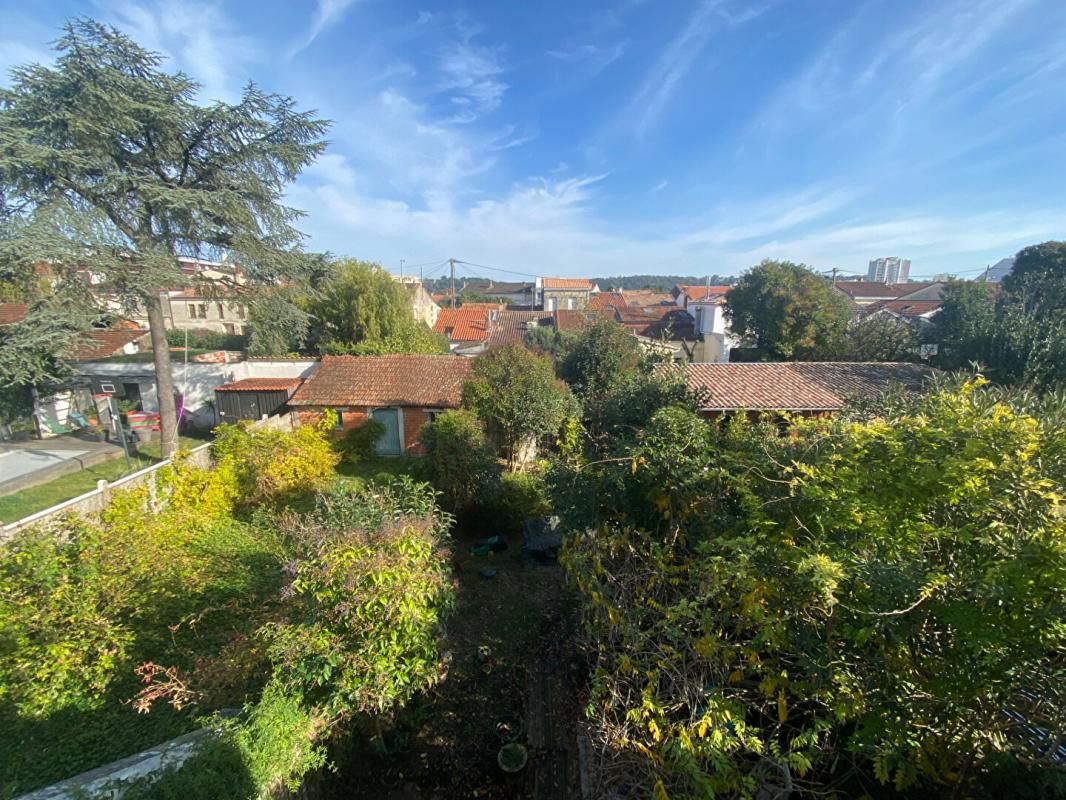 Charmante échoppe en pierre avec jardin