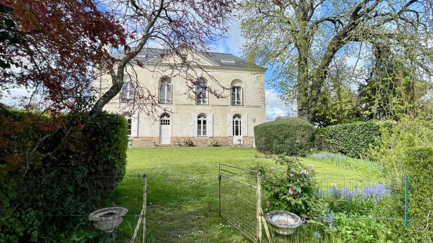 A VENDRE MAISON DE MAITRE - 8 pièces 200 m²