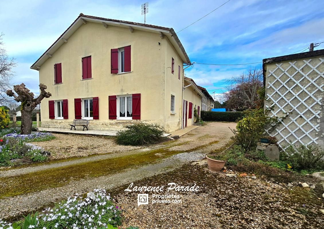 Maison avec dépendance puits jardin