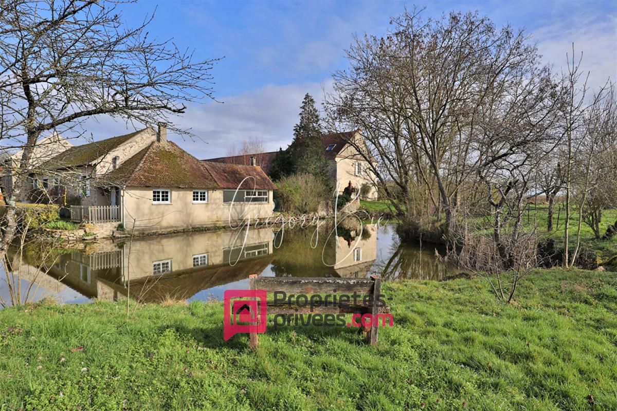 COULOMMIERS Corps de ferme Coulommiers 11 pièce(s) 435 m2 2