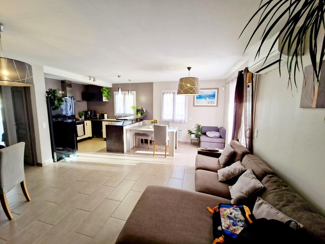 CHATEAUNEUF-LES-MARTIGUES JOLI APPARTEMENT T3 AVEC JARDIN SUR CHATEAUNEUF LES MARTIGUES 2