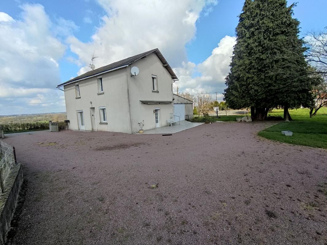 POUZAUGES Maison Pouzauges, 4 chambres et 1 bureau, 115 m² 2