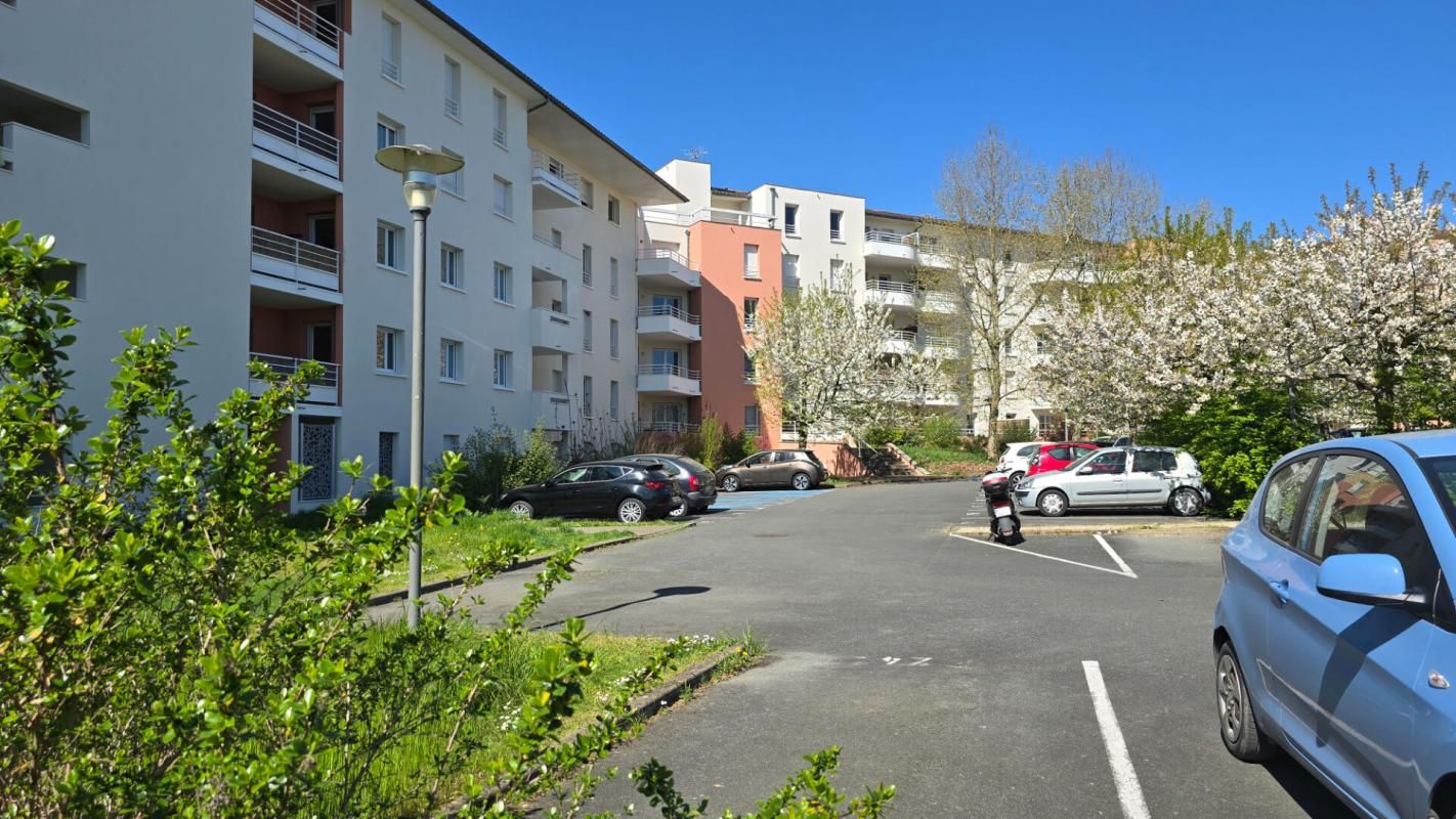 POITIERS SPECIAL INVESTISSEUR + de 5.8% de RENTABILITE Appartement Poitiers 4 pièce(s) 86M2 4