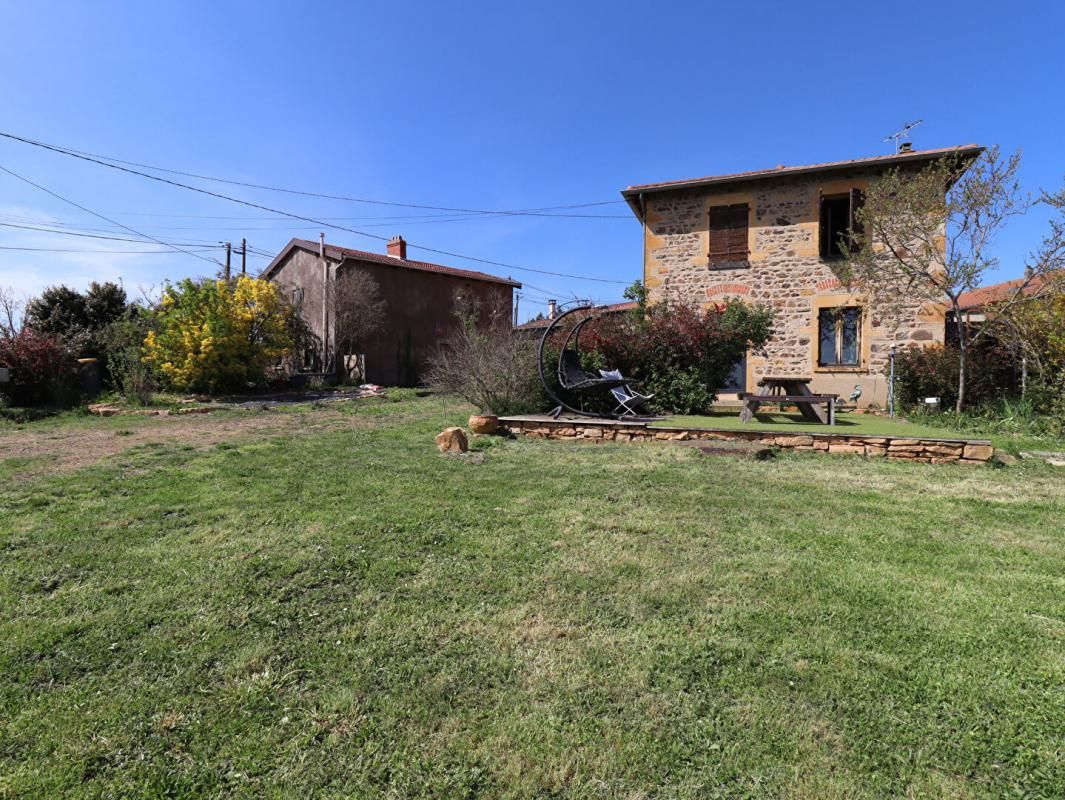 SAINT-VERAND Maison 6 pièces Saint Vérand +/-120 m2 avec annexes et vue sur Monts du Lyonnais 3