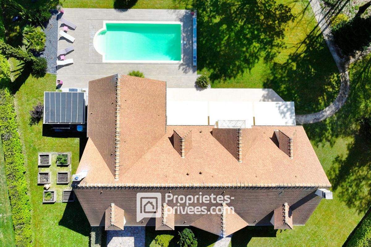 JANVRY PROPRIETE AVEC TENNIS ET PISCINE EN BORDURE DE GOLF 2