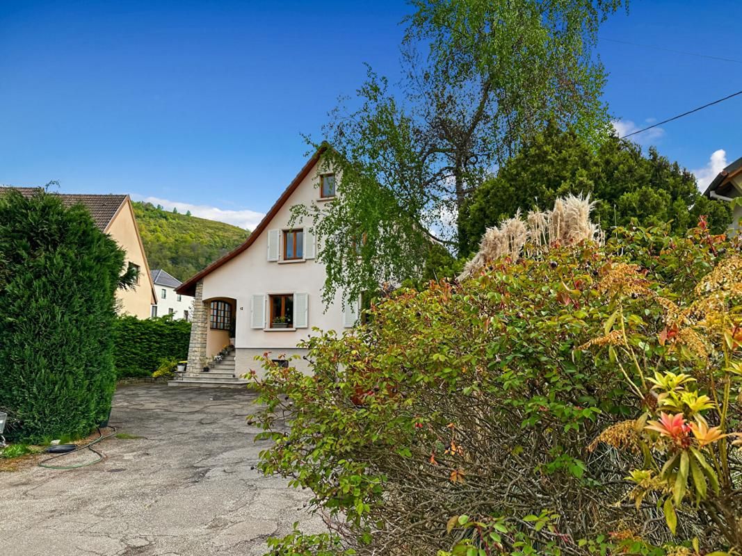 Spacieuse maison familiale de 184 m², 6 chambres, terrain clos de 15 ares, proche écoles et commerces