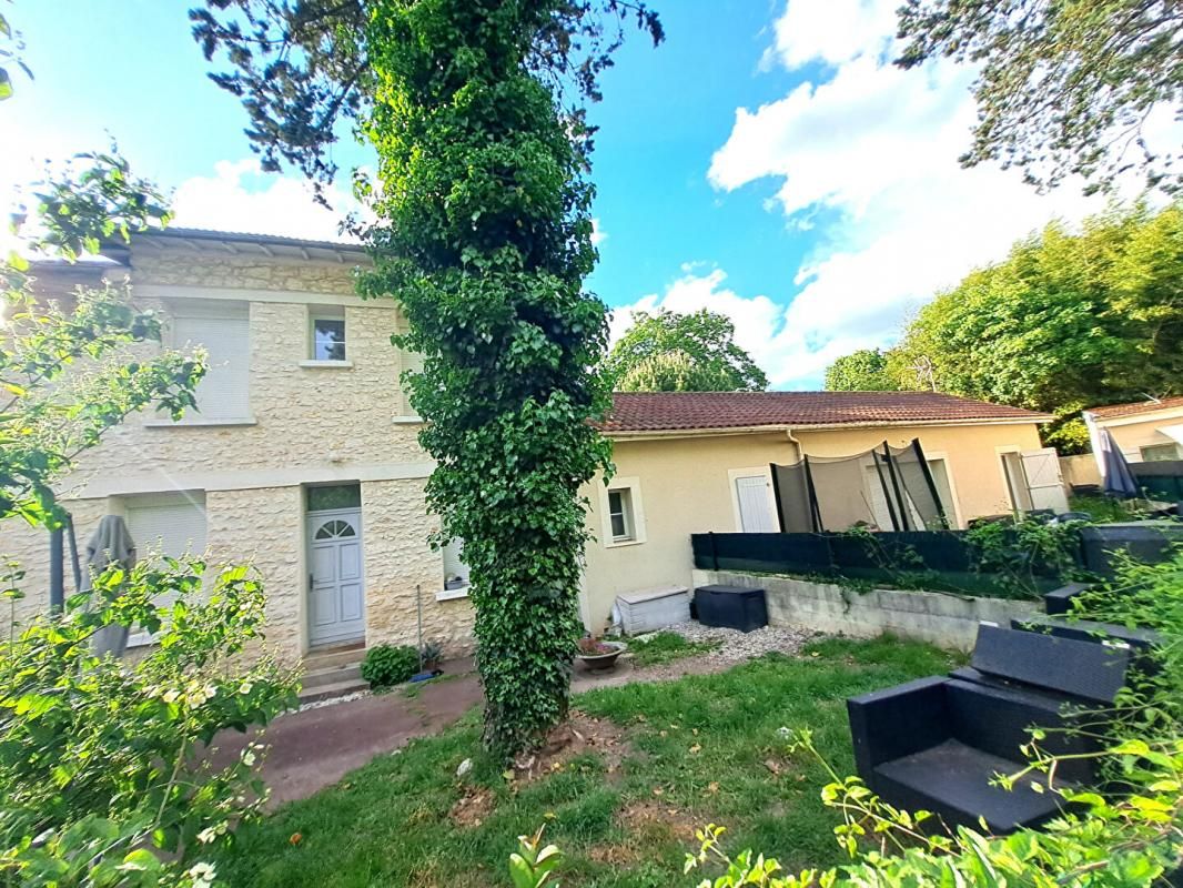 2 Maisons avec jardins dans le centre ville d'Angouleme de 73m2 et 64m2 - 2 chambres chacunes