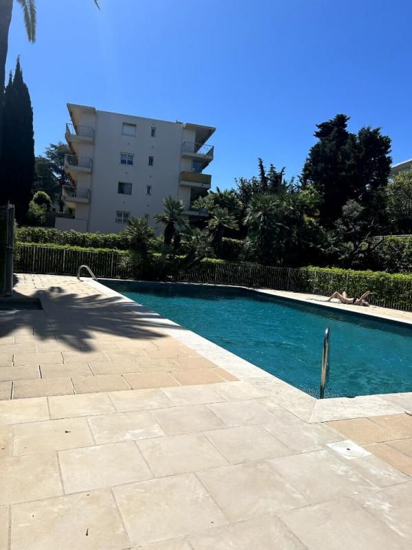 A l'orée du Cap D'Antibes, Grand studio avec terrasse