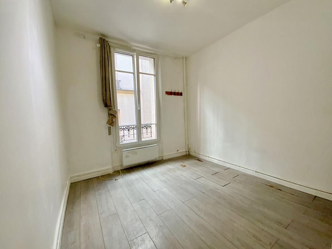 Studette rue Louis Rouquier