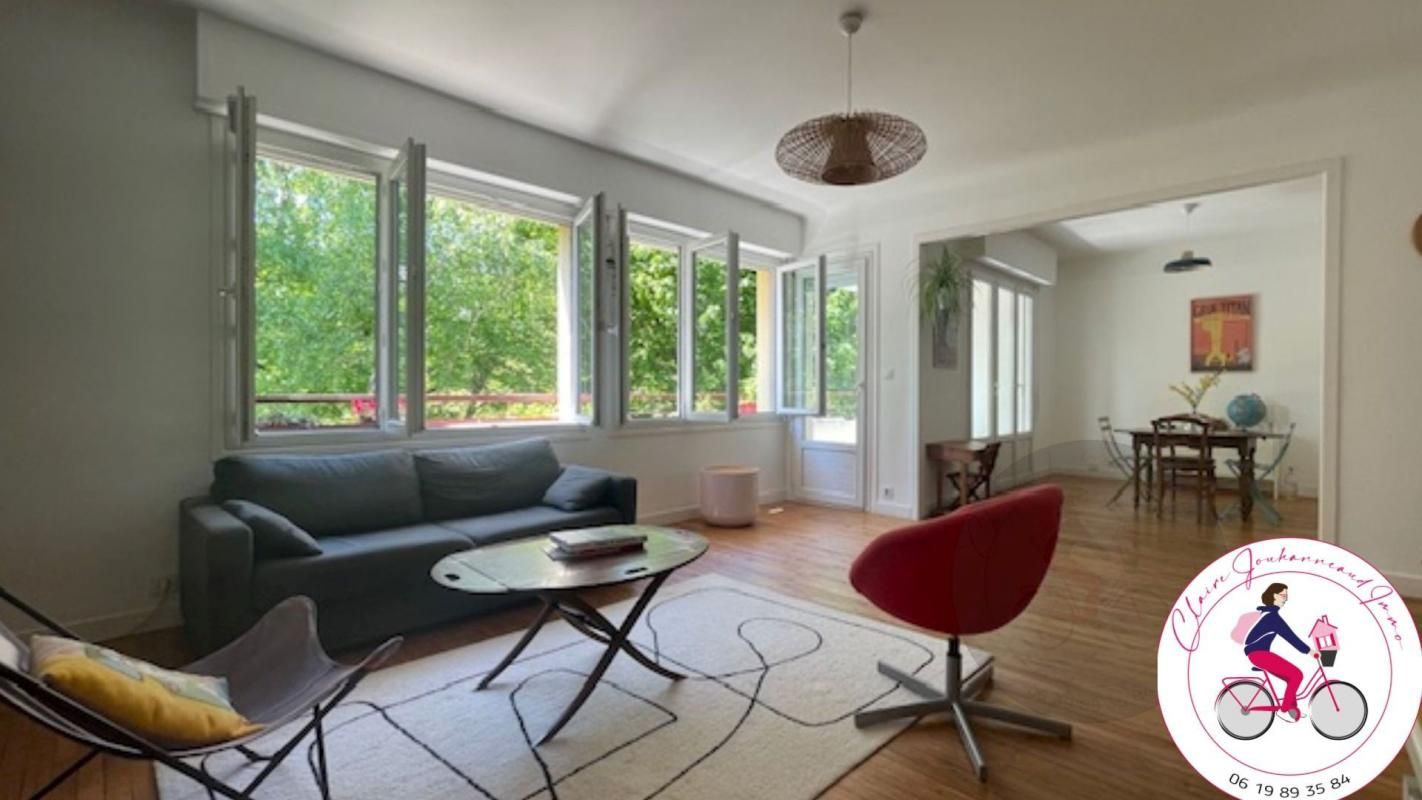 Appartement de charme avec studio indépendant, grand garage , parc boisé et cave