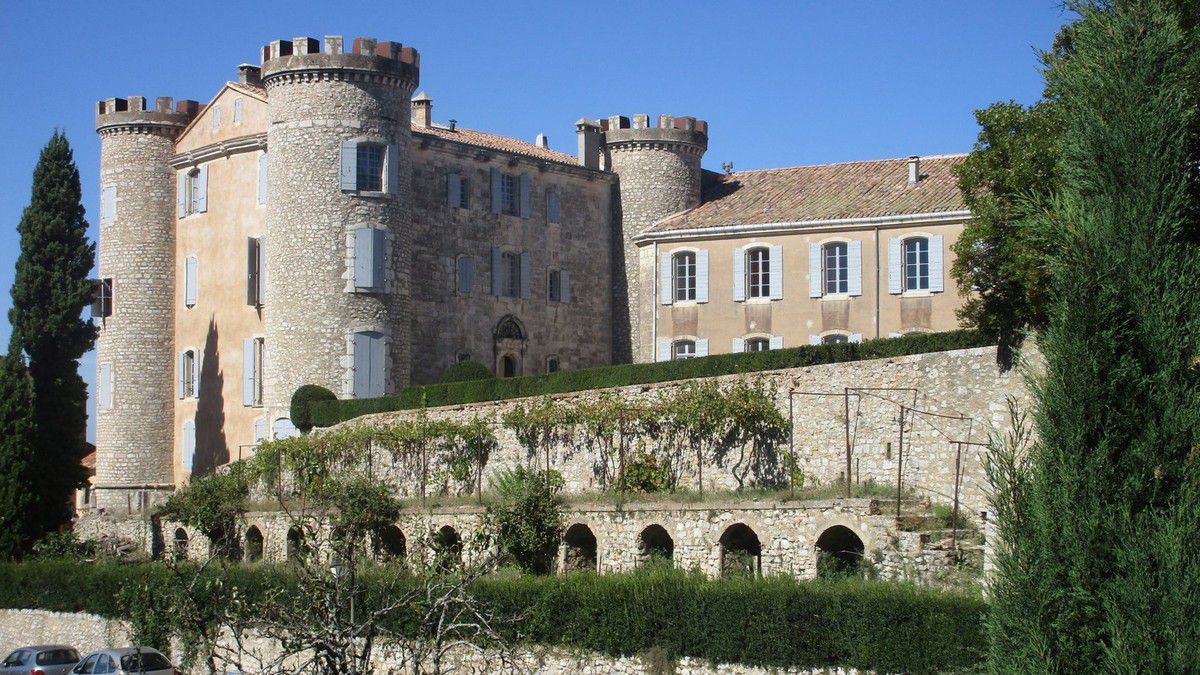 ESPARRON GRANGE REMISE AVEC FORGE