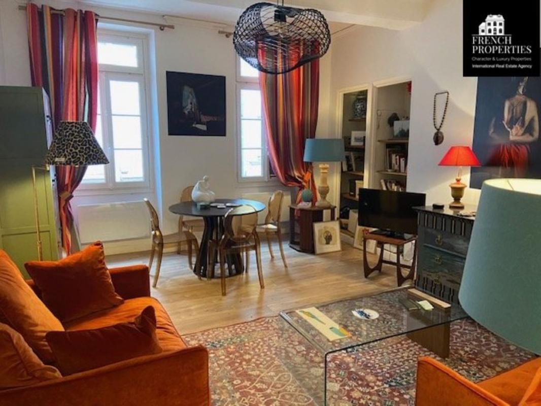 Appartement T2 de 51.50m² rénové -- Premier étage -- Bel immeuble ancien -- Hyper centre ville de Perpignan