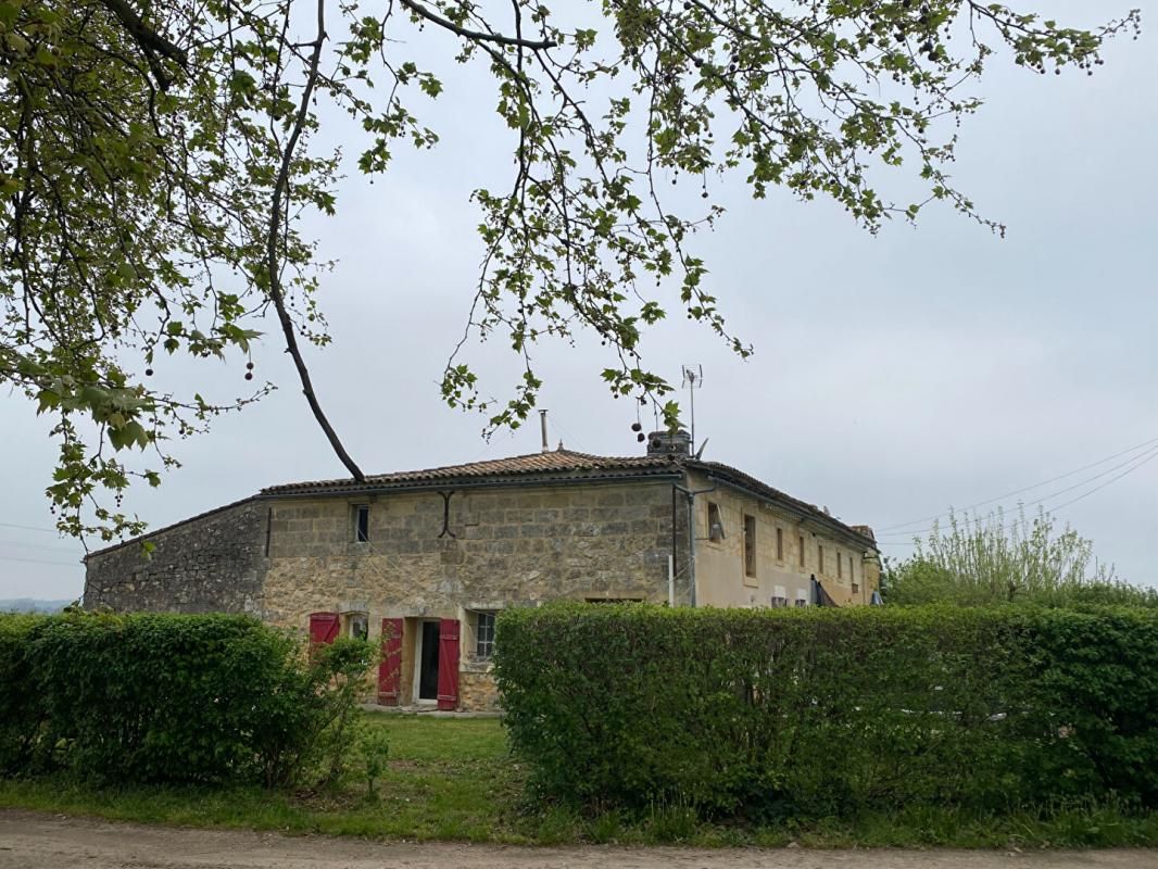 Rare ferme (8 pièces, 313 m2) sur son domaine en AOC Saint Emilion
