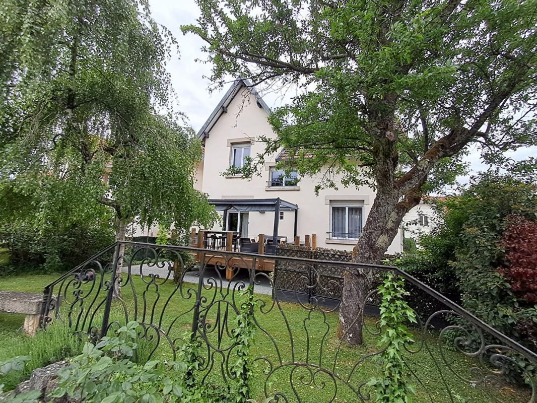 Navenne Maison 8 pièces 137 m habitable à 299 900 euros