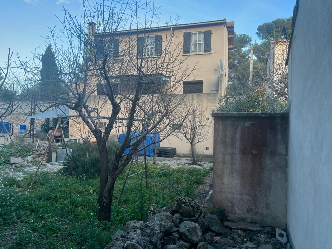 Maison sur la vieille Couronne Martigues -T5 pièce(s) 110 m2 A rénover + Terrain constructible