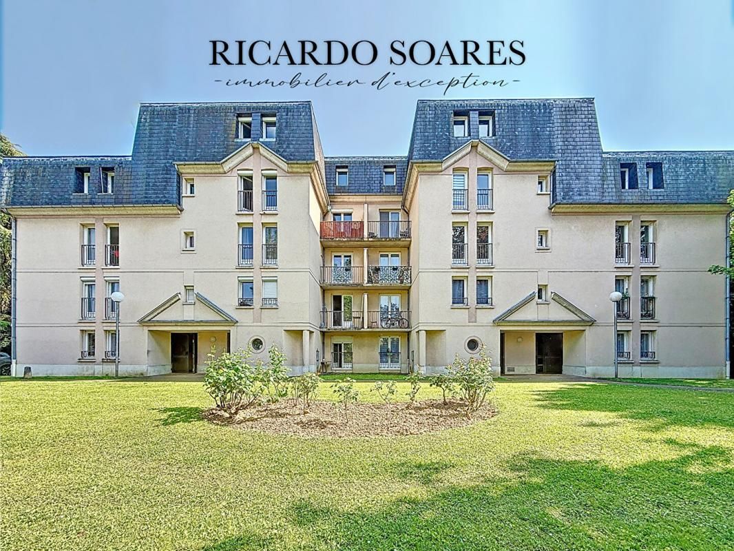 60700 PONT-SAINTE-MAXENCE (SARRON) - DUPLEX T3 60m2 / RESIDENCE PRIVÉE / SEJOUR DOUBLE / CHAMBRE AVEC DRESSING / BUREAU
