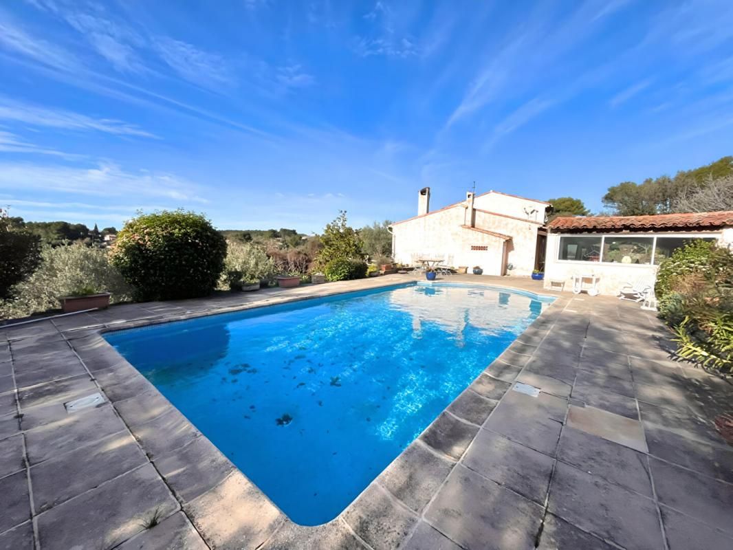Villa 130 m² + dépendance Terrain divisible en zone Uc Flayosc