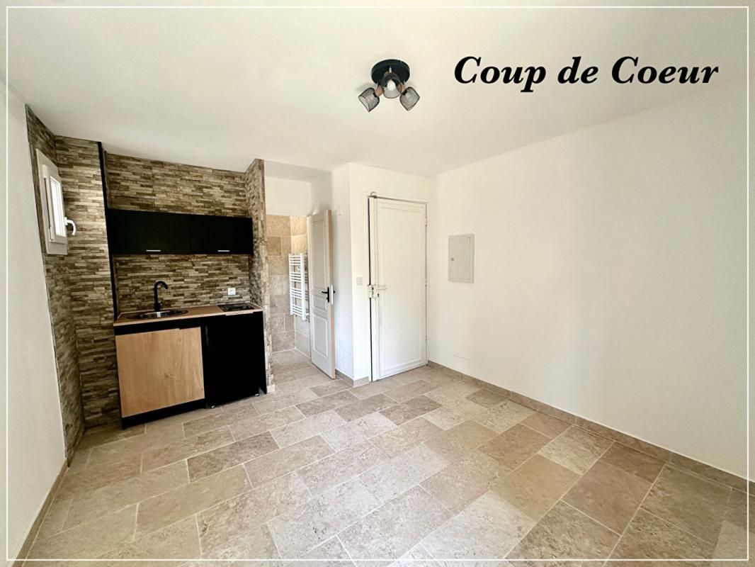10 Minutes à pied du centre ville et des plages - Appartement Bandol 1 pièce(s) 17 m2 - Cave 7 M² - parking privatif