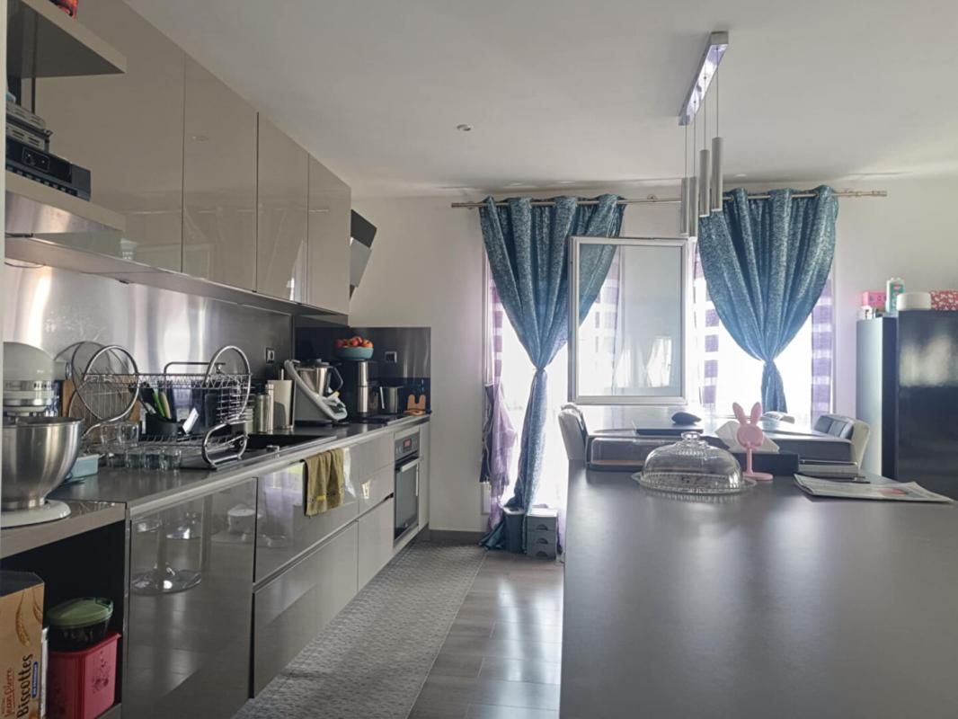 Appartement Port De Bouc 4 pièce(s) 88 m2 ET place de parking