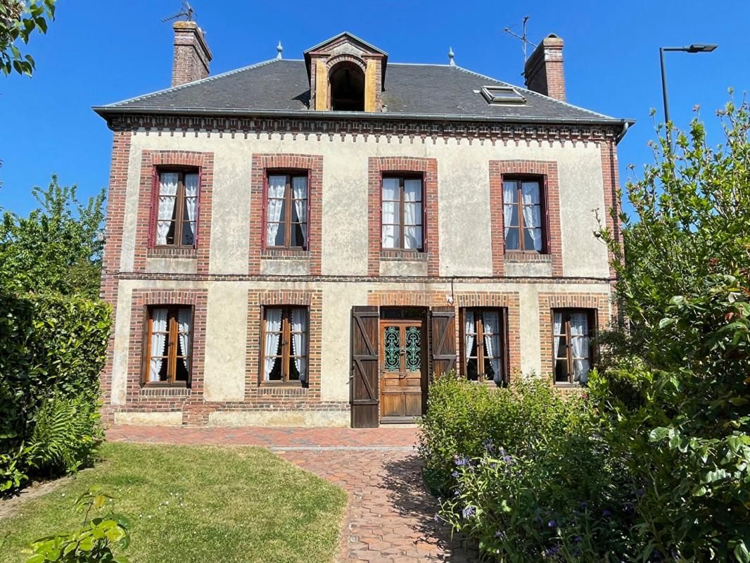 Maison familiale en coeur de bourg à 8kms de L' Aigle gare SNCF