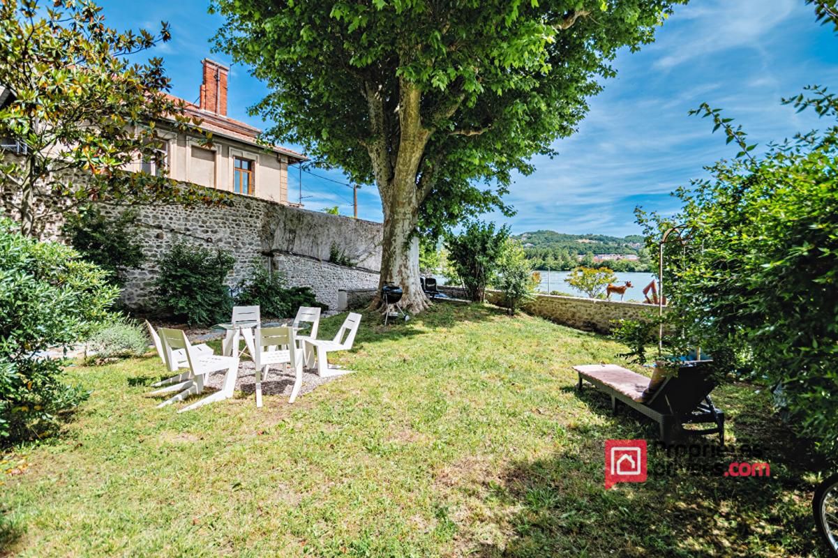 LOFT CONDRIEU 3 PIECES 135m2 en rez de jardin