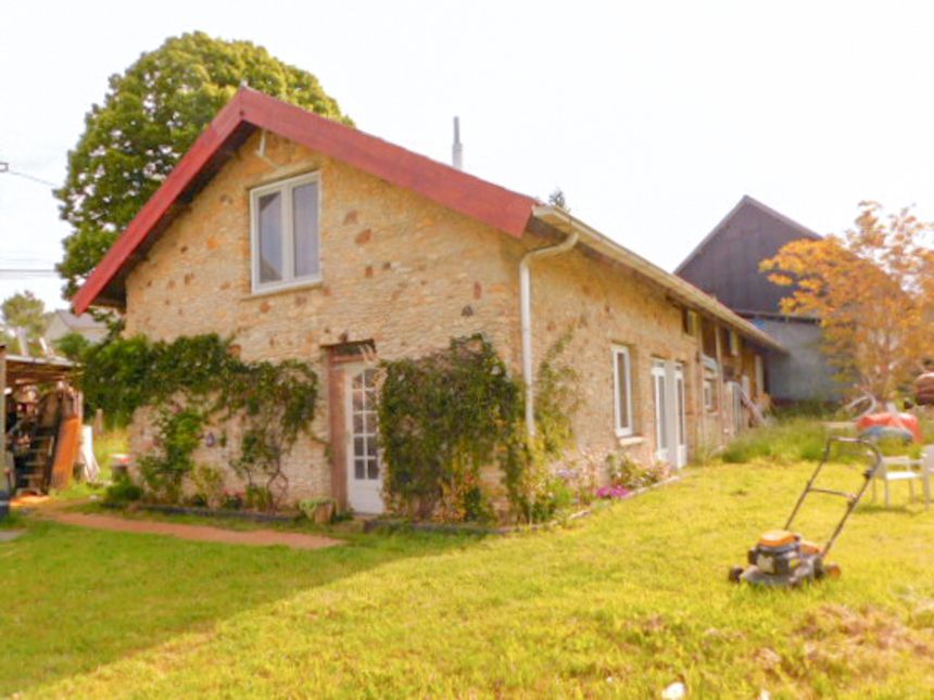 Sur terrain de près d'un hectare à Rouffilhac (46300). longère de pierre, 90 m², 4 pièces, 1 chambre