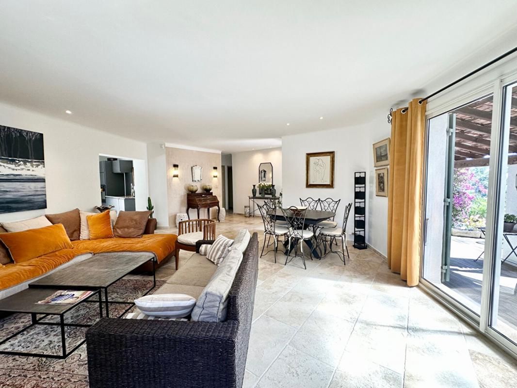Villa T6 contemporaine avec piscine, dépendance et garage - Vue mer et nature -