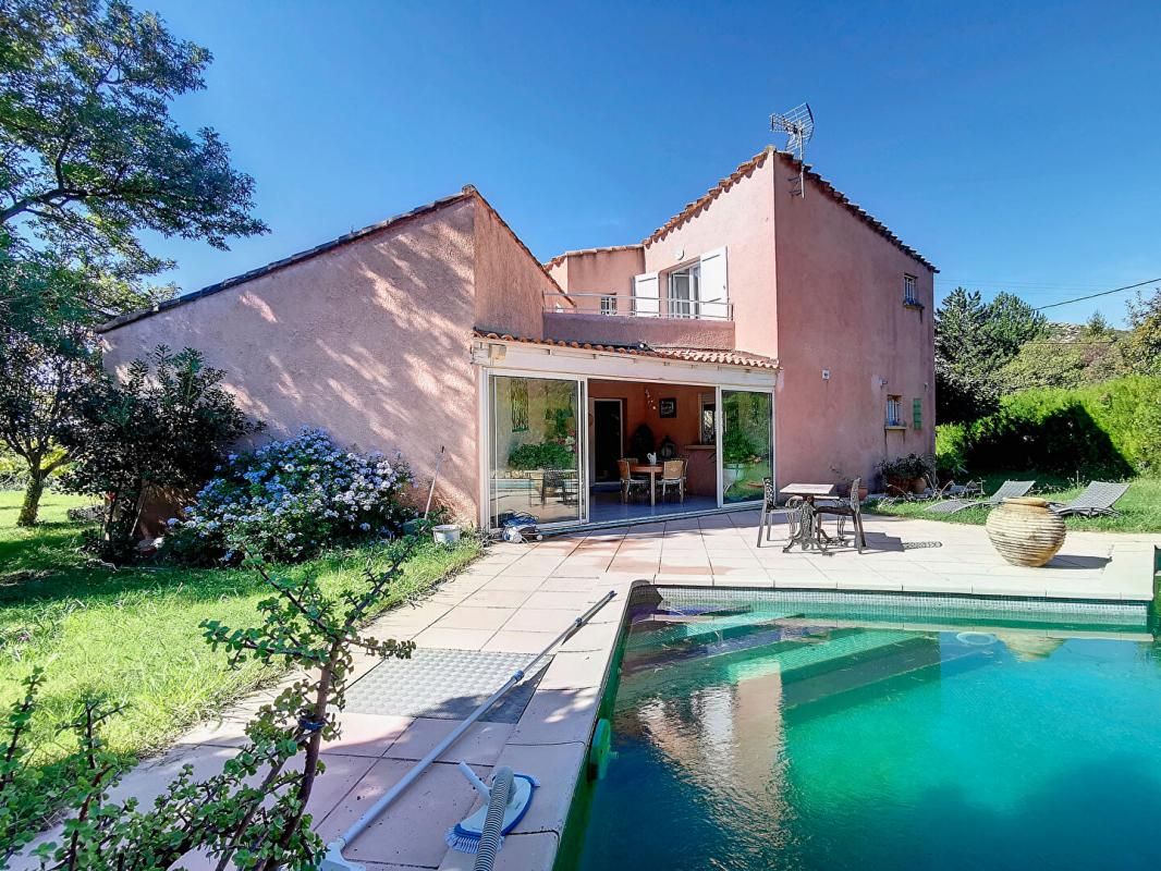 Maison d' Architecte familiale de 176 m² + Studio indépendant Terrain clos de 4000 m² avec piscine