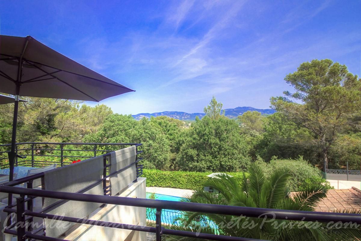 Maison à vendre à Valescure ? Saint-Raphaël : villa de charme avec piscine, vue Estérel et appartement indépendant