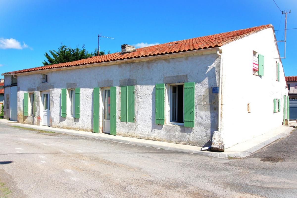 PONS - 17800 - Maison 3 ch -157 m2 + Dépendances 130 m²