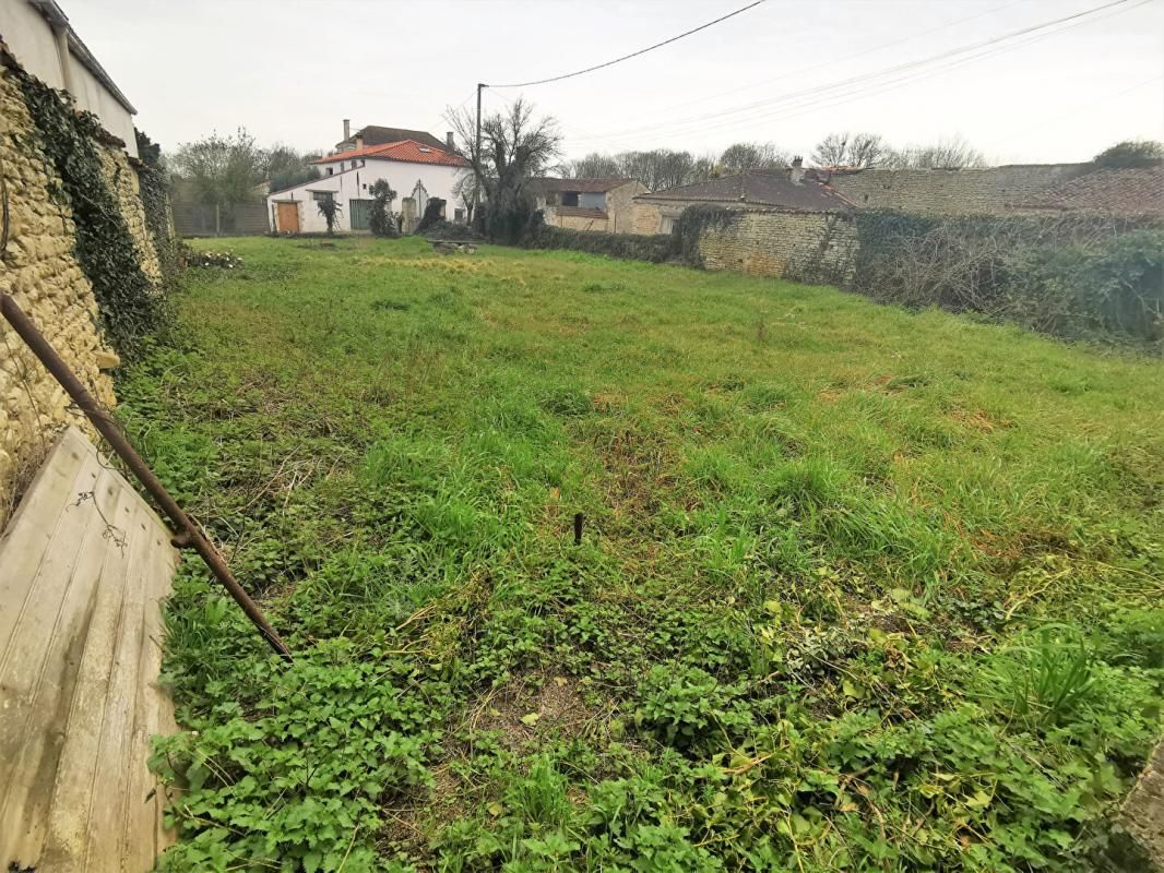 DEPT 17-VERINES-terrain constructible de 363m2
