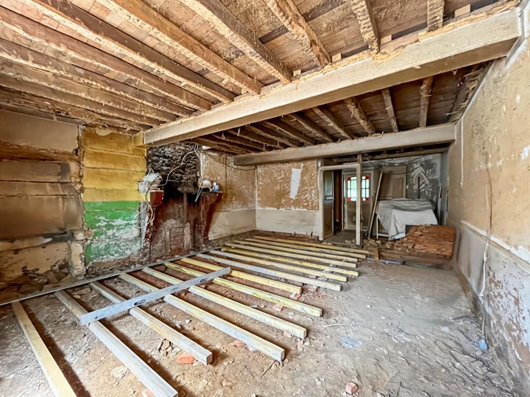 EXCLUSIVITÉ CORPS DE FERME À RÉINVENTER A SAINT-PIERRE-SUR-VENCE