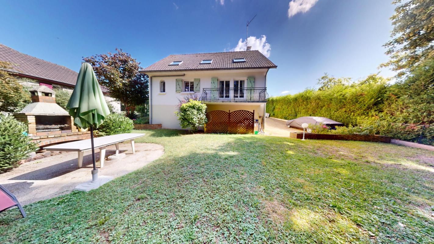Maison familiale de standing au calme absolu 595 000