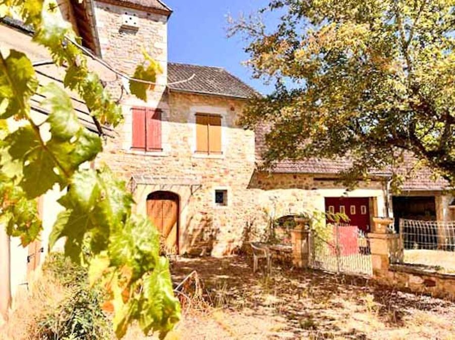 Ancien corps de ferme, murs de pierre, Loupiac (46350),14 pièce(s) 293 m2, 8 chambres, Gîte attenant, terrain de 26 437m²!
