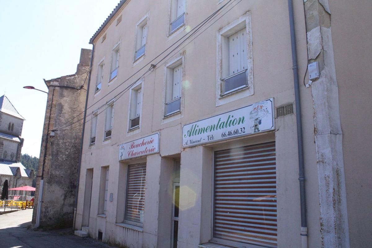 Maison avec local commercial et double garage de 66 m²