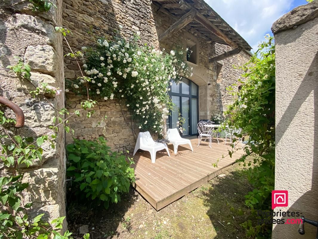 Maison rénovée avec goût et terrain agréable  Vault De Lugny 9 pièces 240 m2