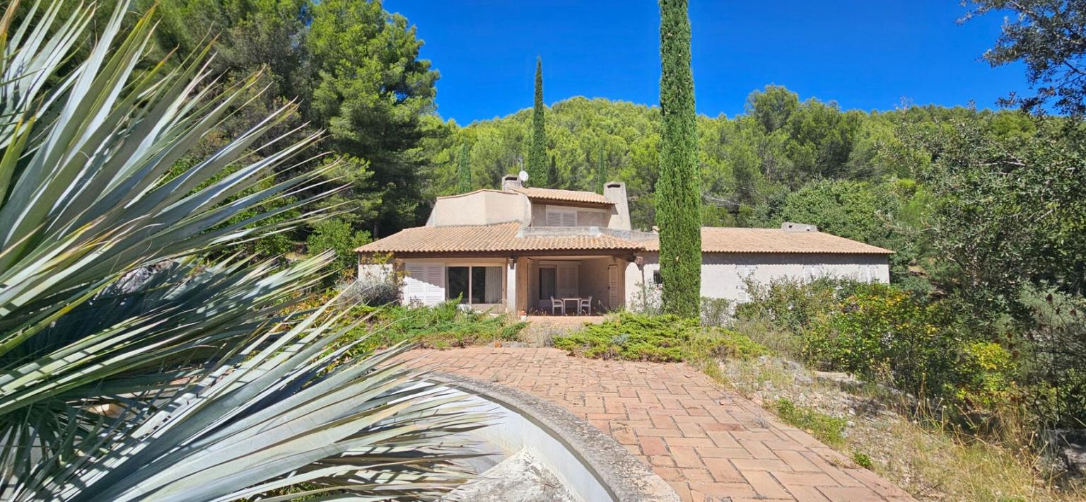 VILLA D' ARCHITECTE LE REVEST LES EAUX
