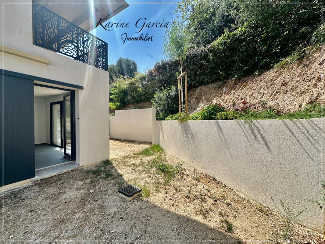 APPARTEMENT SIX FOURS LES PLAGES 3 pièce(s) 66.50 m2 - TERRAIN 72 M² - GARAGE SOUS SOL