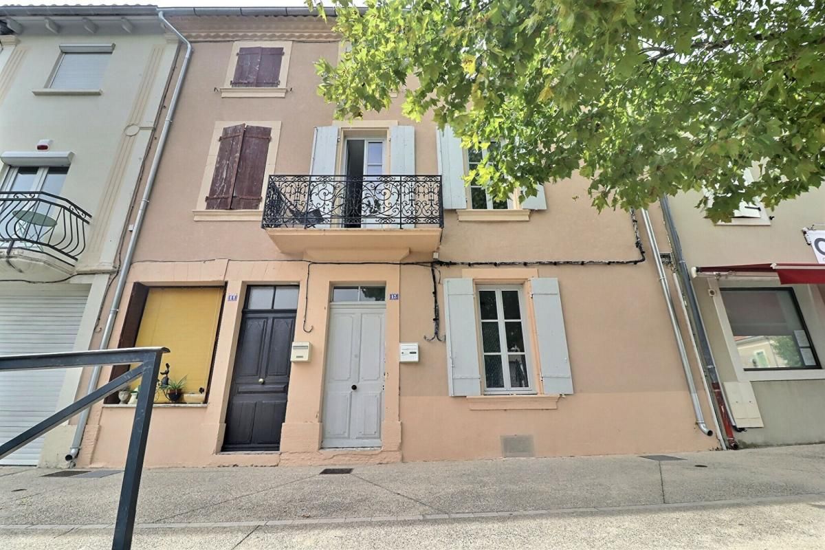 Immeuble rénové avec extérieur, cave et stationnement Valréas (84600)