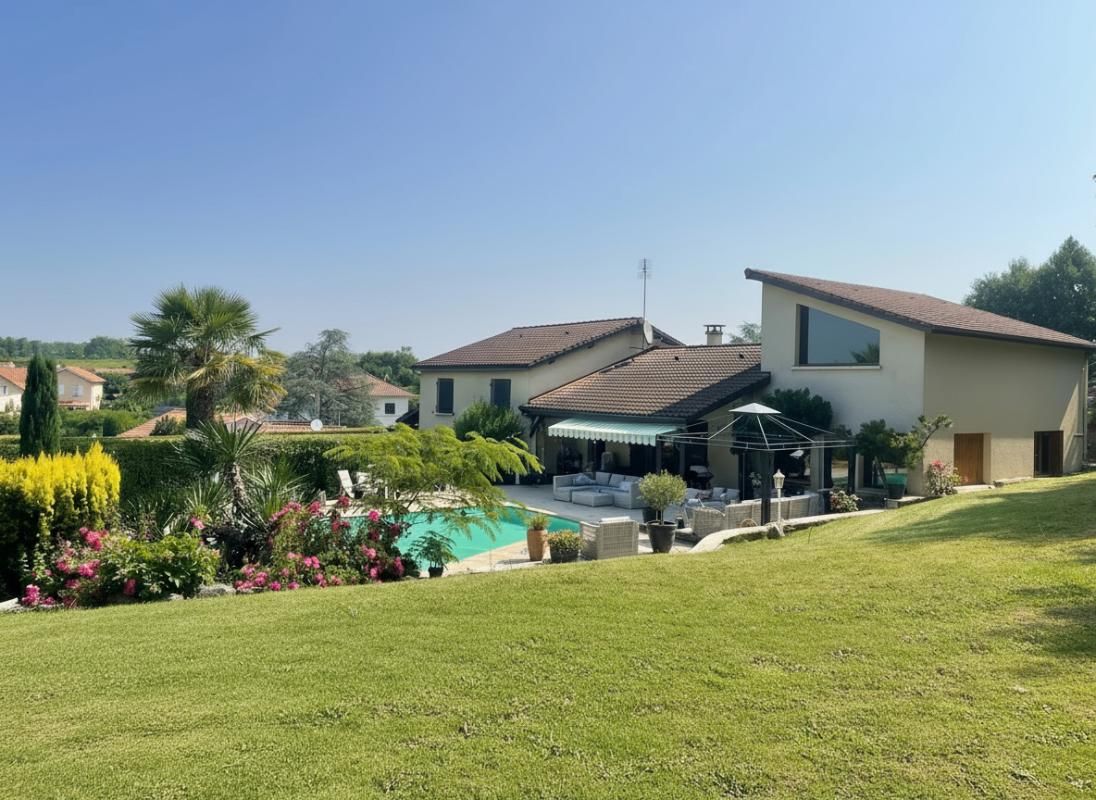 Maison Sathonay Village 6 pièce(s) 172 m2