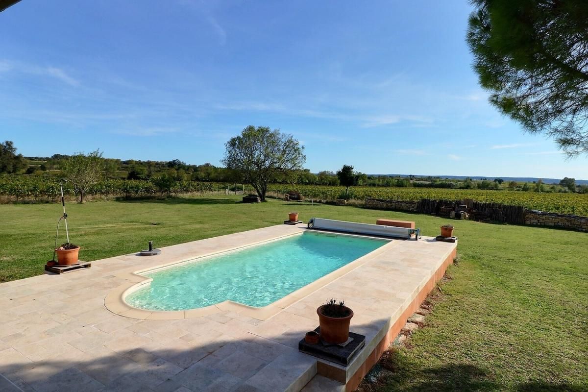 Villa avec piscine, vue dégagée et jardin de 3000m2