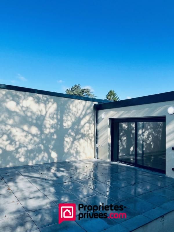 Loft industriel T4 neuf 225m², terrasse 54m², piscine, centre-ville