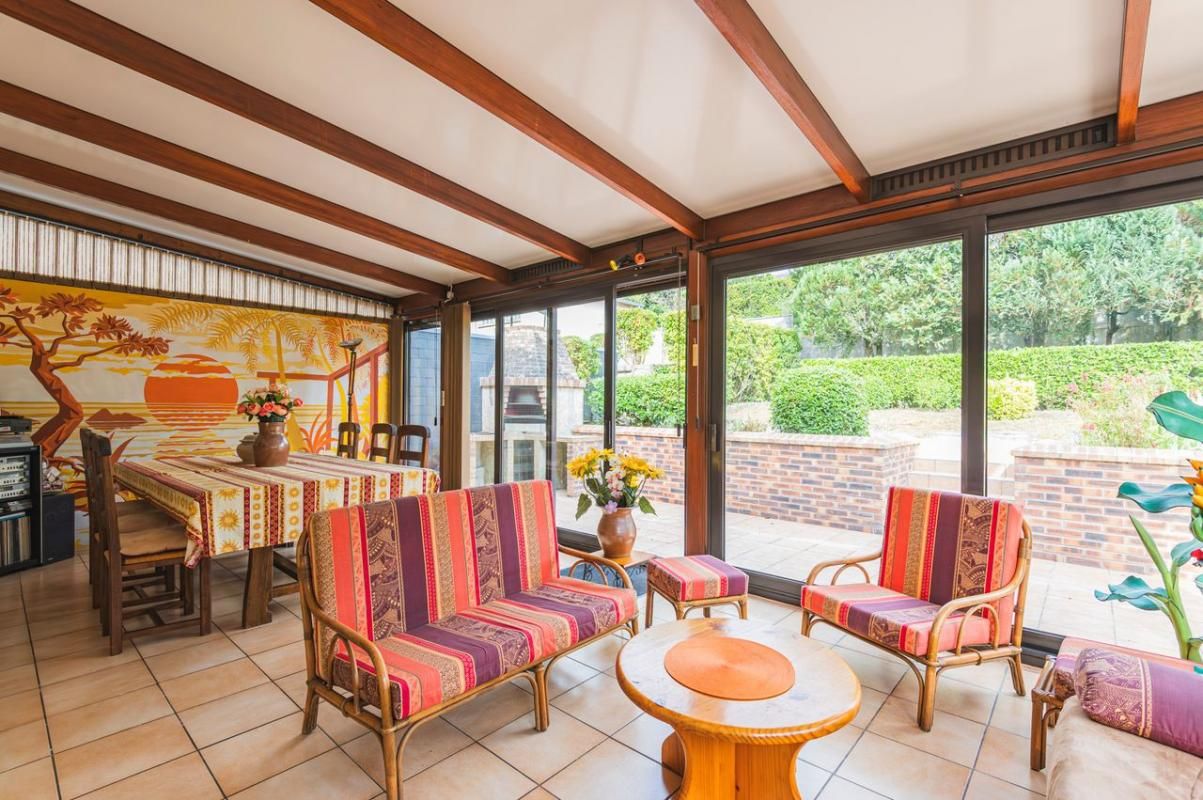 Maison familiale avec terrasse et jardin