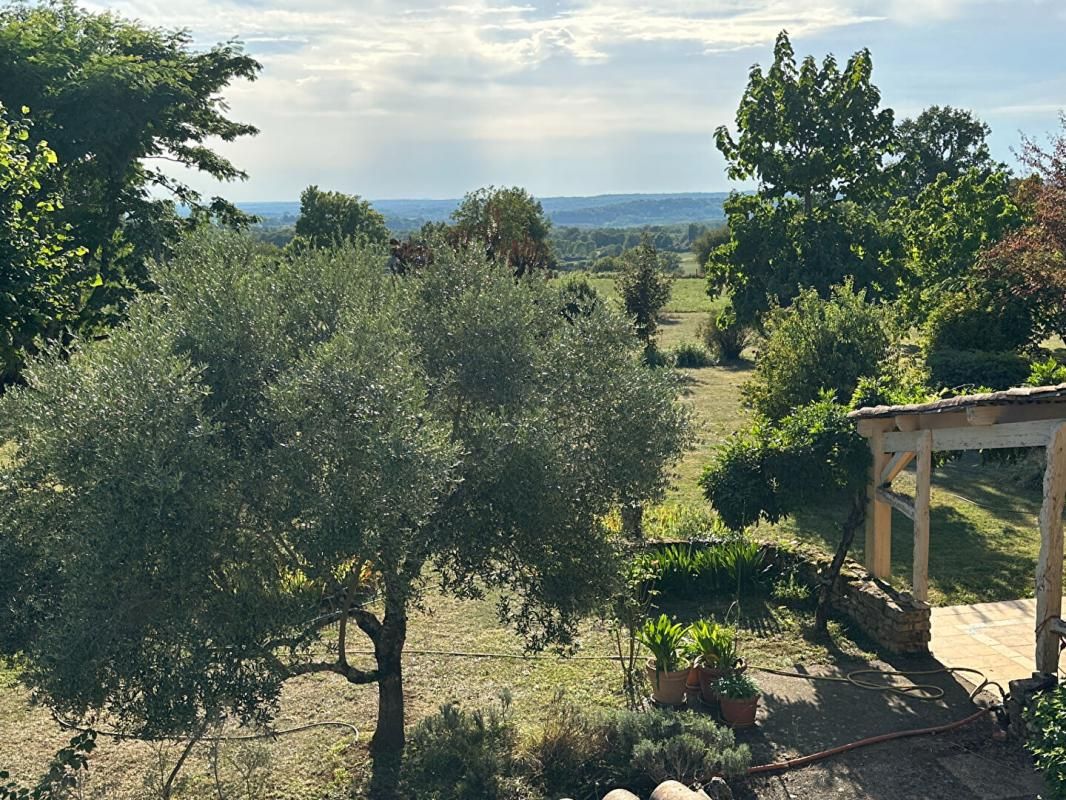 MAISON EN PIERRES ET GITE