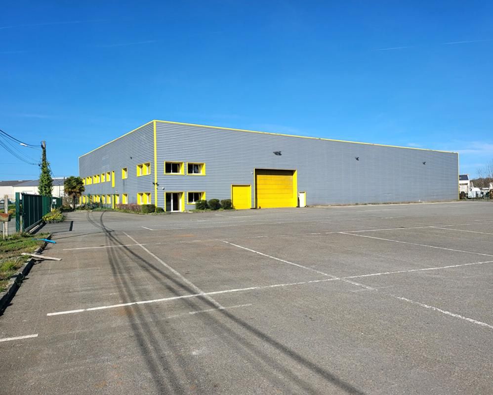 Entrepôt /batiments industriels/ logistique 3400 m²