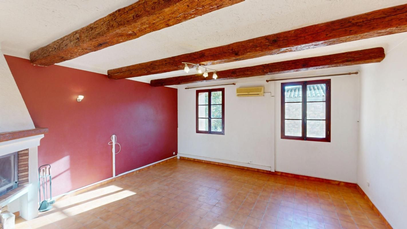 Maison de village avec garage ? Le Muy centre, calme et vie à pied