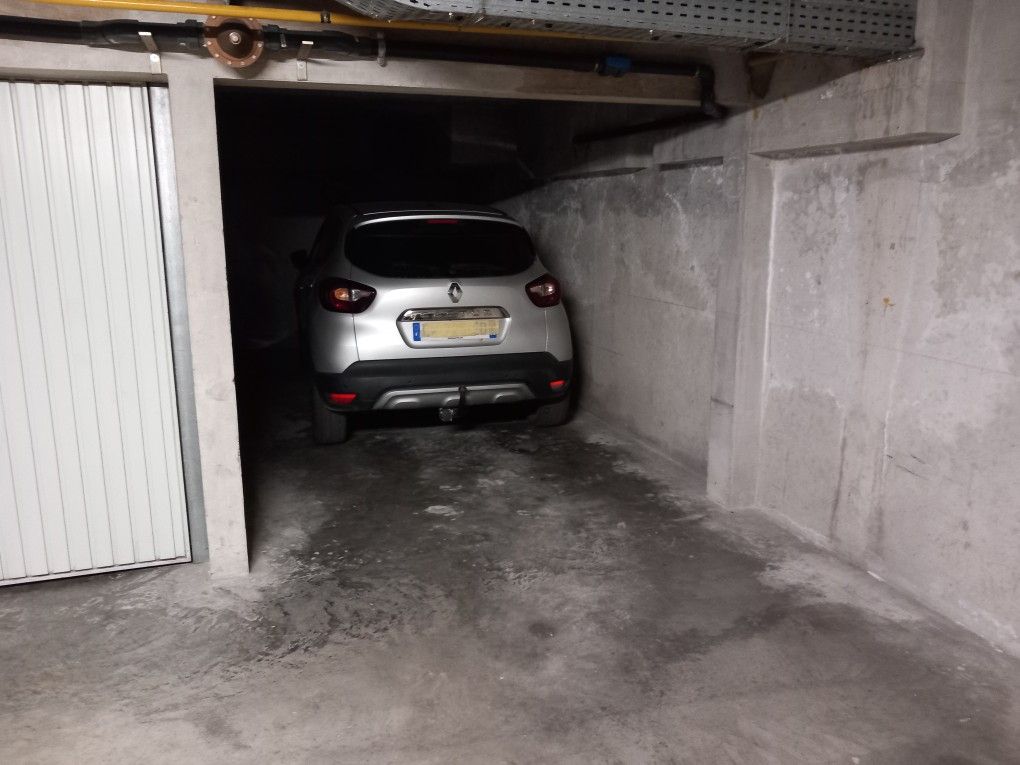 30. GARD. NIMES. Garage/box en sous-sol dans résidence sécurisée avenue JEAN JAURES